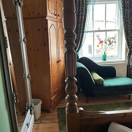 The Buxton Retreat A Luxurious 3-Storey Townhouse With Four Poster Bed And Double Jacuzzi Bath" エクステリア 写真