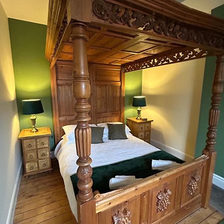 The Buxton Retreat A Luxurious 3-Storey Townhouse With Four Poster Bed And Double Jacuzzi Bath" エクステリア 写真