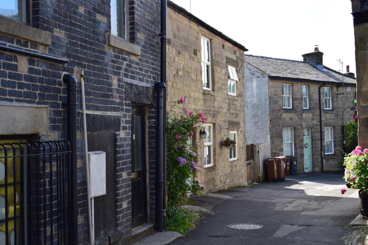 The Buxton Retreat A Luxurious 3-Storey Townhouse With Four Poster Bed And Double Jacuzzi Bath" エクステリア 写真