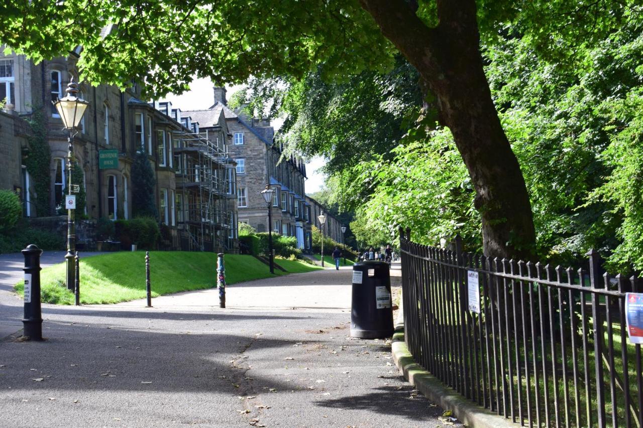 The Buxton Retreat A Luxurious 3-Storey Townhouse With Four Poster Bed And Double Jacuzzi Bath" エクステリア 写真