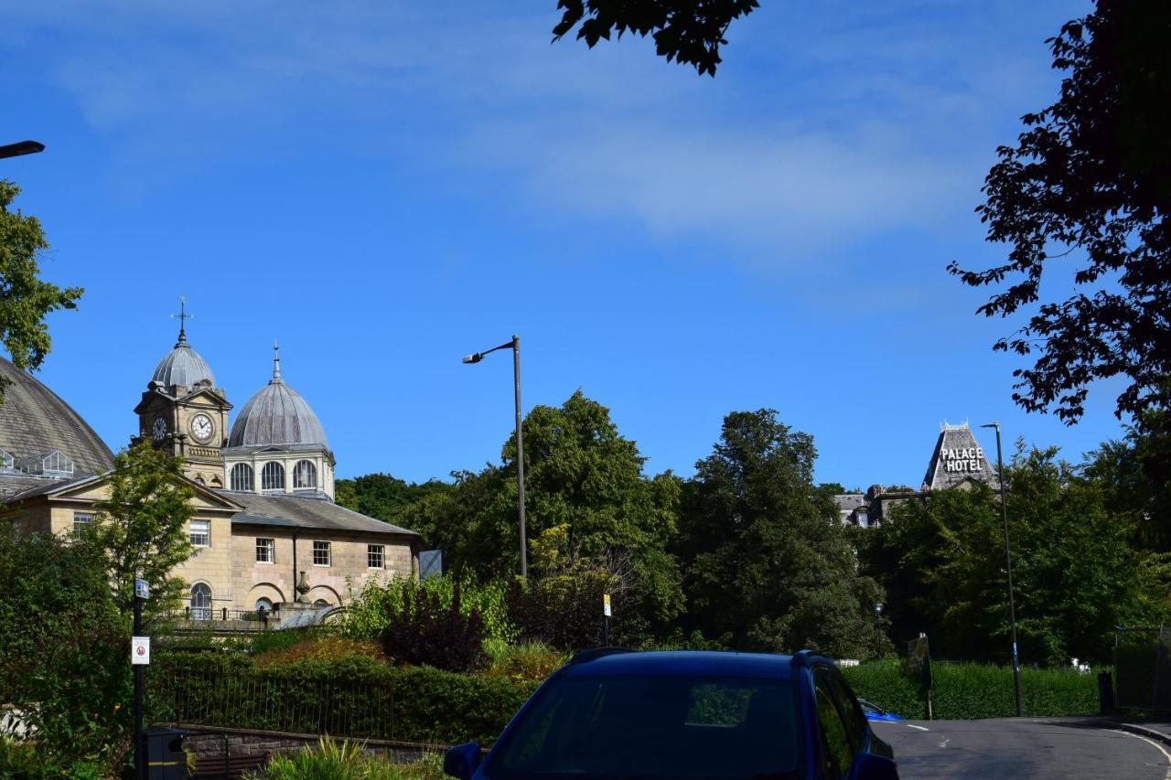 The Buxton Retreat A Luxurious 3-Storey Townhouse With Four Poster Bed And Double Jacuzzi Bath" エクステリア 写真