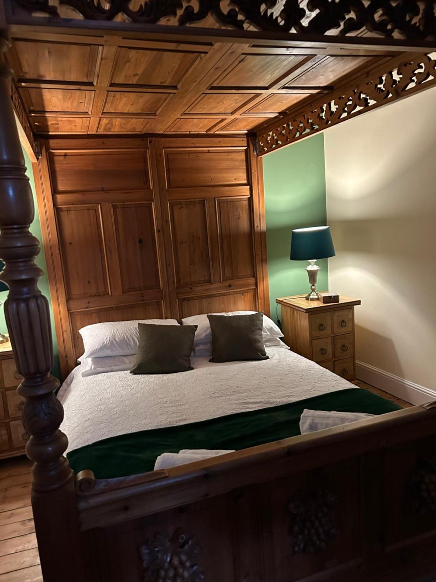 The Buxton Retreat A Luxurious 3-Storey Townhouse With Four Poster Bed And Double Jacuzzi Bath" エクステリア 写真