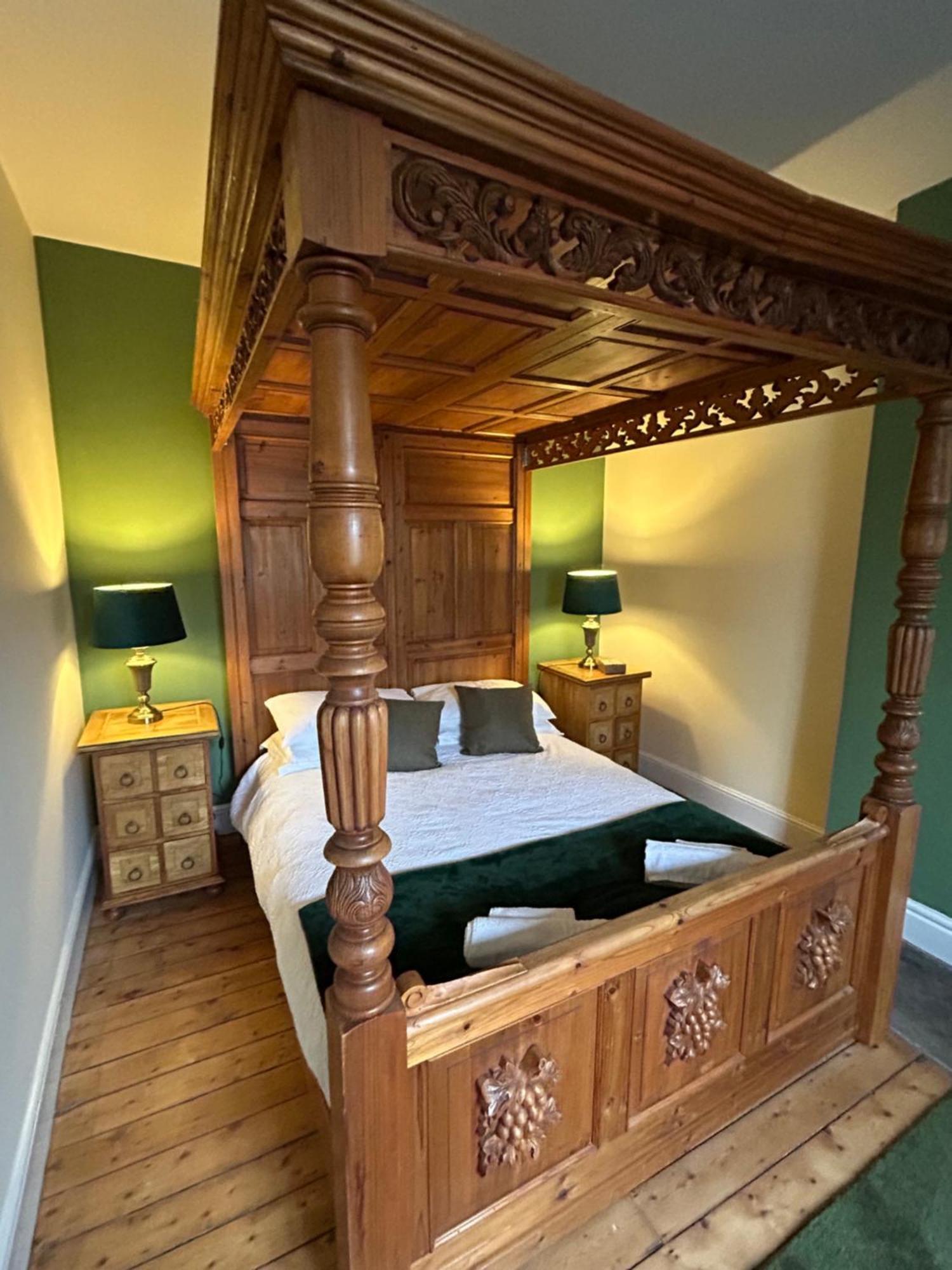 The Buxton Retreat A Luxurious 3-Storey Townhouse With Four Poster Bed And Double Jacuzzi Bath" エクステリア 写真