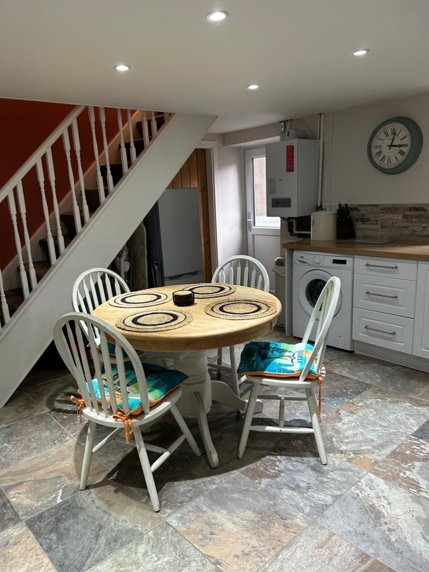 The Buxton Retreat A Luxurious 3-Storey Townhouse With Four Poster Bed And Double Jacuzzi Bath" エクステリア 写真
