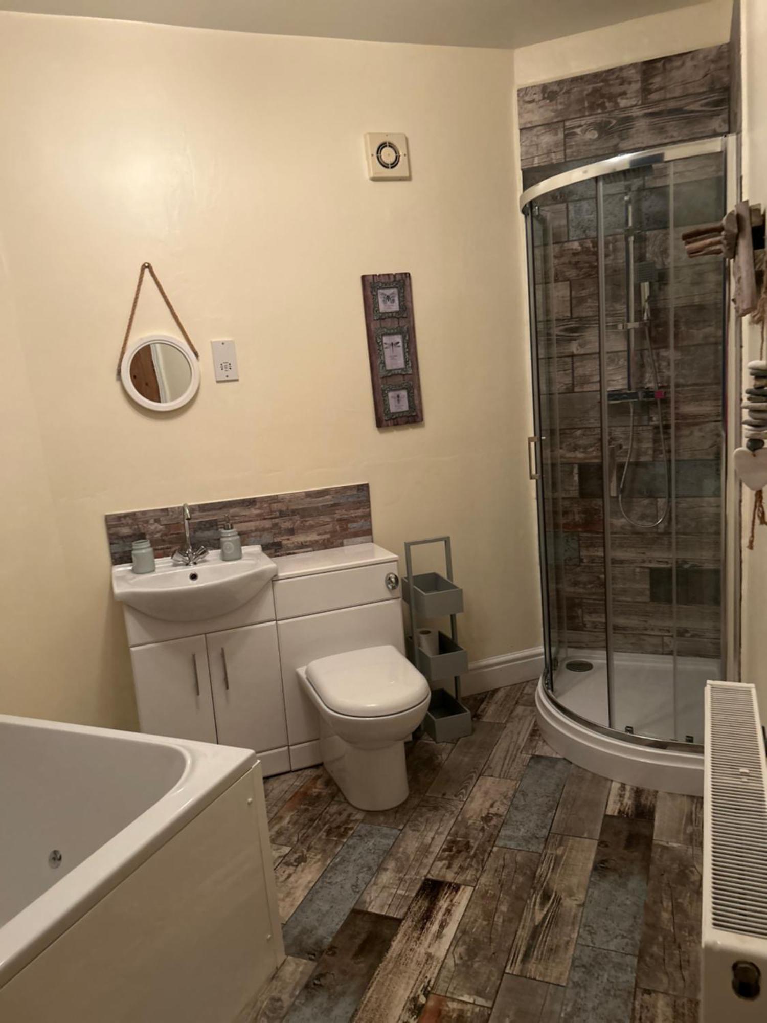 The Buxton Retreat A Luxurious 3-Storey Townhouse With Four Poster Bed And Double Jacuzzi Bath" エクステリア 写真